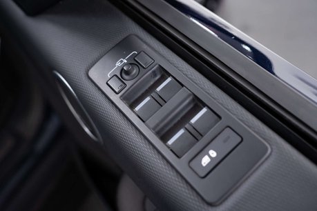 Land Rover Discovery 3.0 Discovery R-Dynamic SE D MHEV Auto 4WD 5dr 29