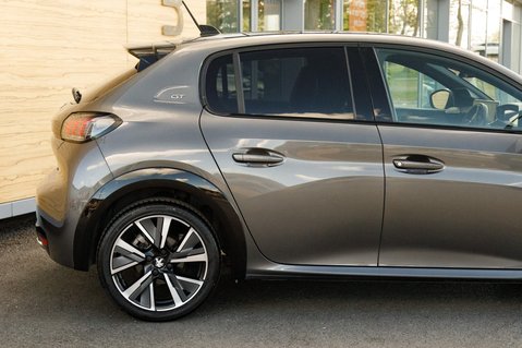 Peugeot 208 PURETECH GT S/S 7