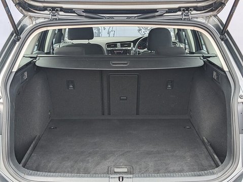 Volkswagen Golf SE NAVIGATION TDI DSG 18