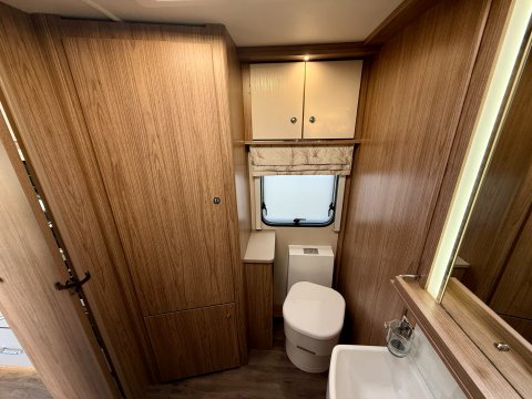 Coachman Laser 650 21