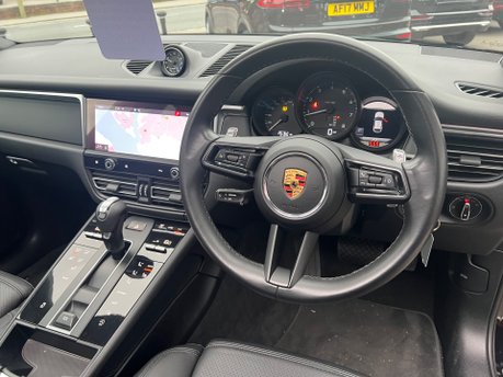 Porsche Macan PDK 31