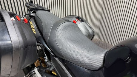 Kawasaki ZZR1400 2010 ONLY 30K STUNNING BIKE PANNIERS LONG MOT WARRANTY 1400CC 32