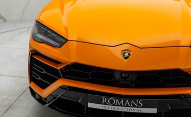 Lamborghini Urus Pearl Capsule 31