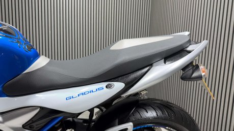 Suzuki Gladius 650 2010 ONLY 26K SV650 MOTOR MOT 08/27 SERVICED A2 650CC 20