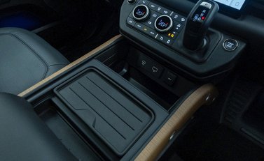 Land Rover Defender 110 D300 X 20