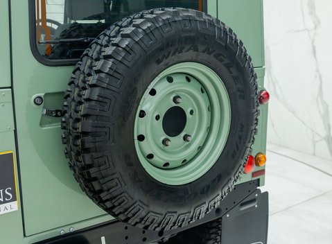 Land Rover Defender 90 HERITAGE HARD TOP 33