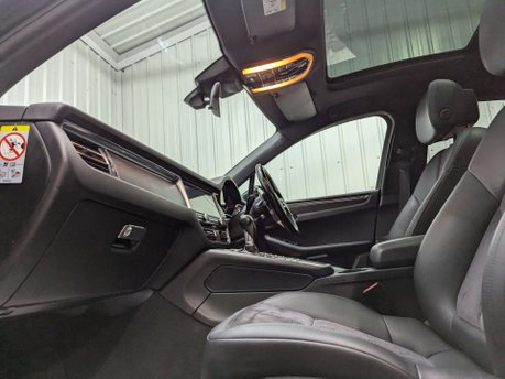 Porsche Macan 2.0 Macan Semi-Auto 4WD 5dr 52