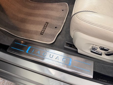 Jaguar XJ 3.0d V6 Portfolio Auto Euro 5 4dr 36