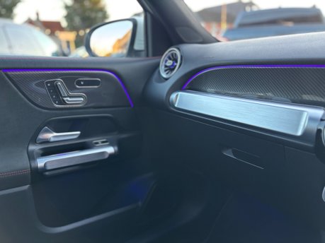 Mercedes-Benz GLB 2.0 GLB220d AMG Line (Premium Plus) SUV 5dr Diesel 8G-DCT 4MATIC Euro 6 30