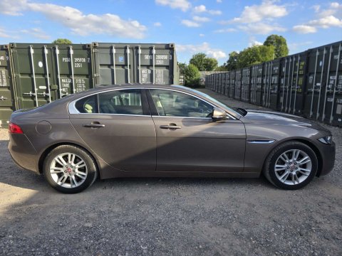 2015 Jaguar XE thumbnail 6
