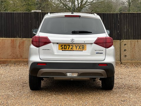 Suzuki Vitara SZ-T MHEV 8