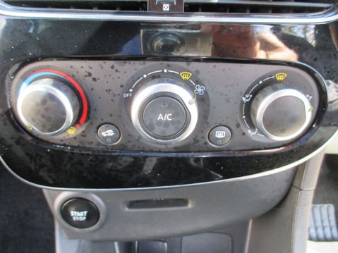 Renault Clio 0.9 TCe Play Euro 6 (s/s) 5dr 22