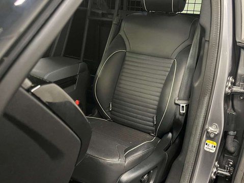 Land Rover Discovery 3.0 Discovery HSE SD6 Auto 4WD 31