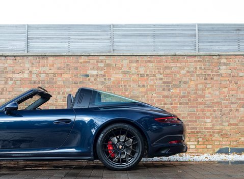 Porsche 911 Targa 4 GTS (991.2) 28