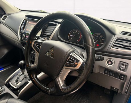 Mitsubishi L200 2.4 L200 Barbarian DI-D Auto 4WD 11