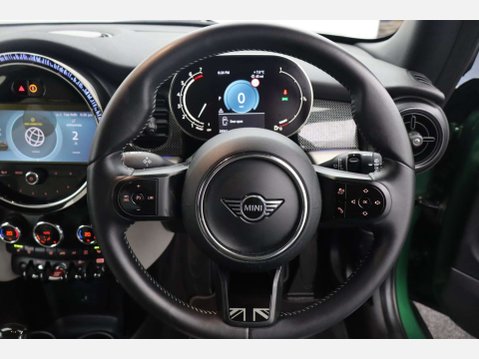 Mini Hatch 1.5 Cooper Exclusive Auto 3dr 32