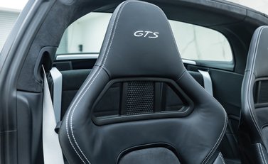 Porsche 911 Targa 4 GTS (991.2) 21