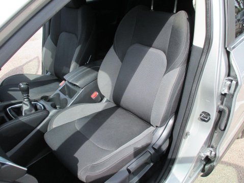Nissan Qashqai 1.3 DIG-T N-Connecta Euro 6 (s/s) 5dr 26