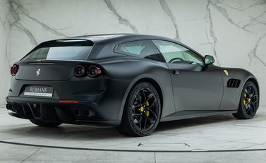Ferrari GTC4 Lusso T 6