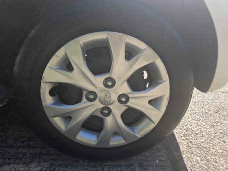 Hyundai i10 SE ONLY 13,000 MILES FROM NEW 17