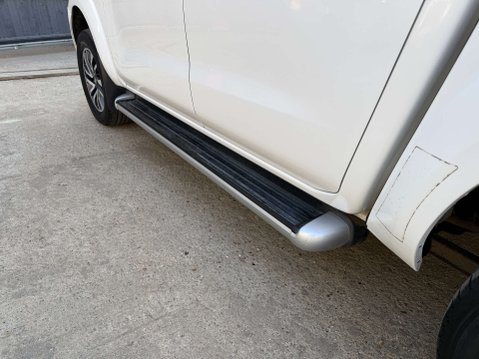 Nissan Navara 2.3 Navara N-Connecta dCi 4WD 5dr 51