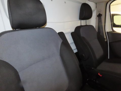 Vauxhall Vivaro 1.6 CDTi 2900 BiTurbo ecoTEC L2 H2 Euro 6 (s/s) 5dr 7