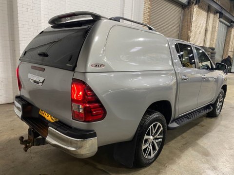 Toyota Hilux INVINCIBLE 4WD D-4D DCB 4