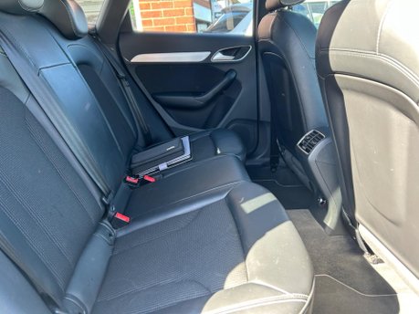 Audi Q3 TFSI S LINE NAVIGATION 17