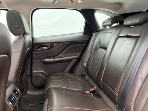 Jaguar F-Pace 2.0 F-PACE Portfolio AWD i Auto 4WD 5dr 66