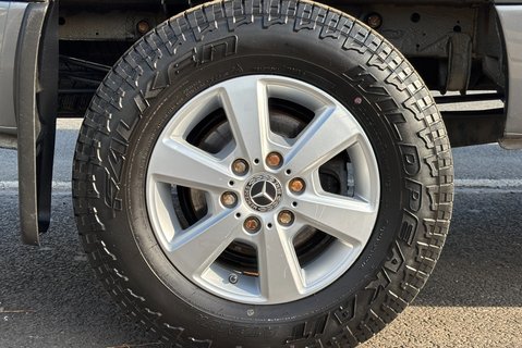 Mercedes-Benz Sprinter 319 Cdi 7g-Tronic L2 H1 4x4 Panel Van - Air Con / Sat Nav / Rear Camera 37