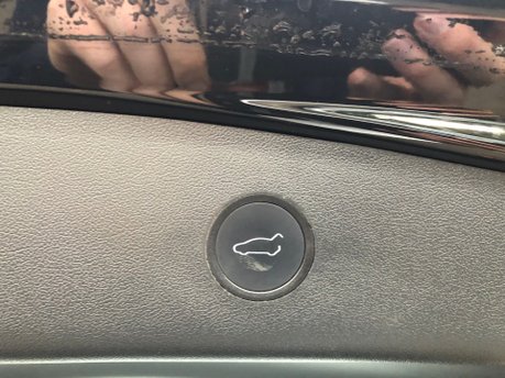 Tesla Model 3 LONG RANGE AWD 45,000m black vegan leather, 19 inch alloys 9