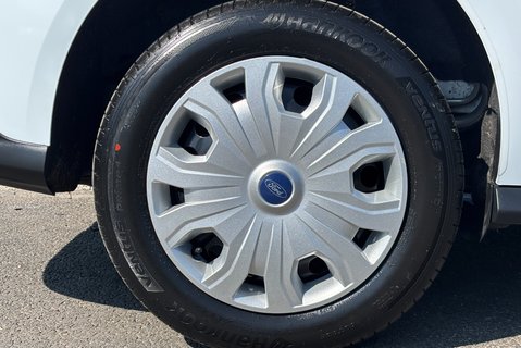 Ford Transit Connect 220 L1 Trend DCIV Tdci with Air Con / Sat Nav / Camera 32
