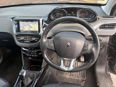 Peugeot 2008 ALLURE PREMIUM 2