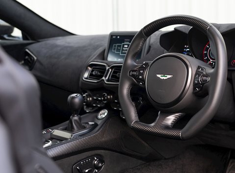 Aston Martin V8 Vantage 11