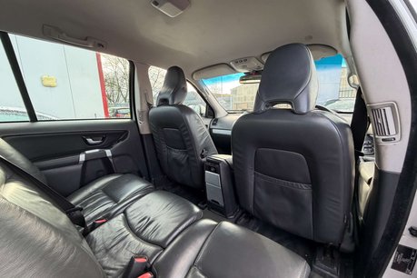 Volvo XC90 2.4 D5 SE SUV 5dr Diesel Geartronic AWD (219 g/km, 200 bhp) 35