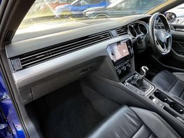 Volkswagen Passat 1.5 Passat R-Line TSi Evo 5dr 17