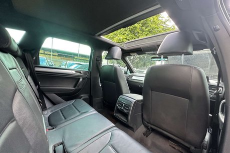 Volkswagen Touareg 3.0 TDI V6 BlueMotion Tech R-Line SUV 5dr Diesel Tiptronic 4WD Euro 6 (s/s) 18
