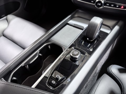 Volvo XC60 B4 PLUS MHEV 91