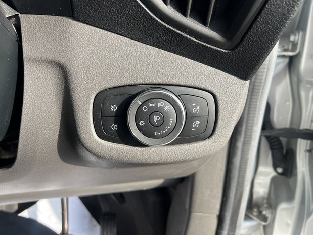 Ford Transit Connect AUTO SWB L1H1 Limited 200 Air Con Alloys Sensors EURO 6 NO VAT 29