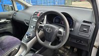 Toyota Auris 1.8 VVT-h T Spirit Hatchback 5dr Petrol Hybrid CVT Euro 5 (s/s) (136 ps) 19