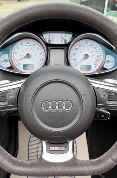 Audi R8 GT QUATTRO V10 SPYDER - 1 OF 33 - BUCKET SEATS -CERAMIC BRAKES 