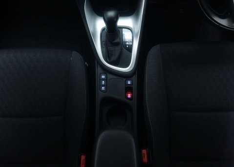 Toyota Yaris 1.5 Yaris Design HEV CVT 5dr 21