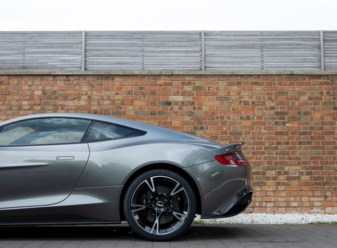 Aston Martin Vanquish S 31