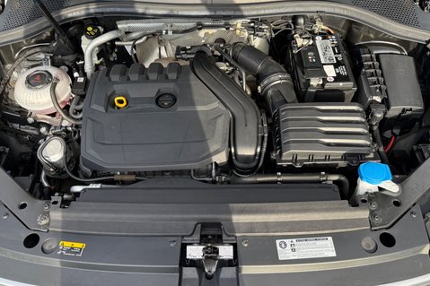 Volkswagen Tiguan R-LINE TECH TSI EVO DSG -CAMERA -FULL VW SERVICE HISTORY  63