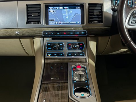 Jaguar XF D PREMIUM LUXURY SPORTBRAKE 14