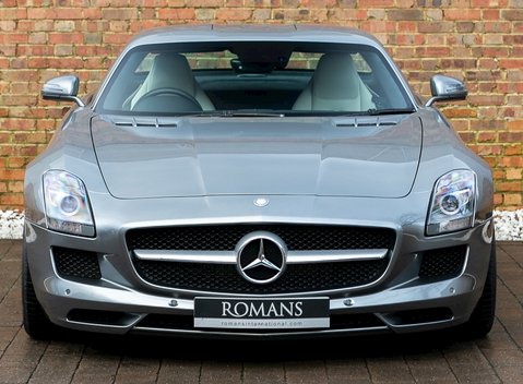 Mercedes-Benz SLS AMG 4