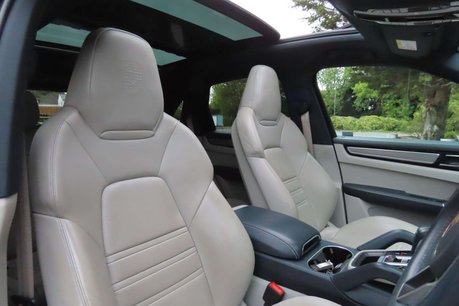 Porsche Cayenne 3.0 V6 E-Hybrid 17.9kWh Platinum Edition TiptronicS 4WD Euro 6 (s/s) 5dr (3 10