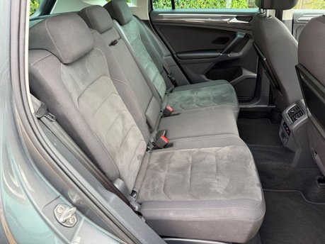 Volkswagen Tiguan 2.0 TDI BlueMotion Tech SEL DSG 4Motion Euro 6 (s/s) 5dr 24