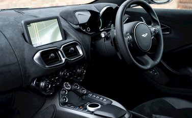 Aston Martin V8 Vantage 13