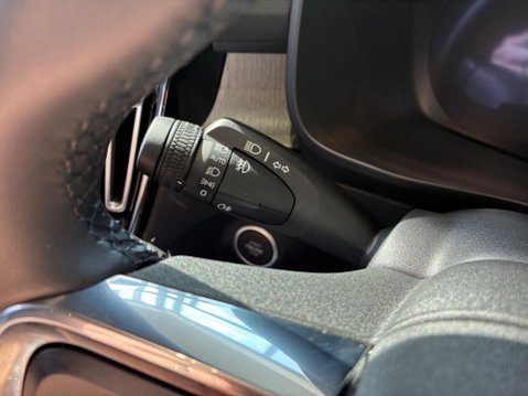 Volvo XC40 2.0 B4 MHEV Ultra Bright DCT Auto Euro 6 (s/s) 5dr 29